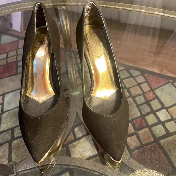 New! Ted Baker black heels w/ gold Sz